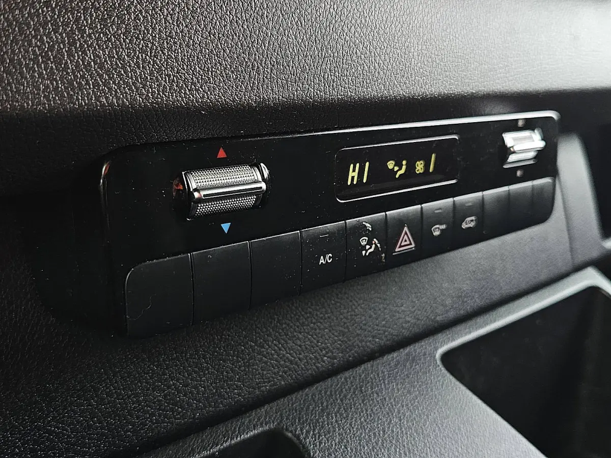 317 1.9 CDI L2H2 RWD Cruise control, Airco, Carplay, Navi, Camera, Led, Lane-assist, Climate control, Dodehoek detectie, 3,5T-trekhaak