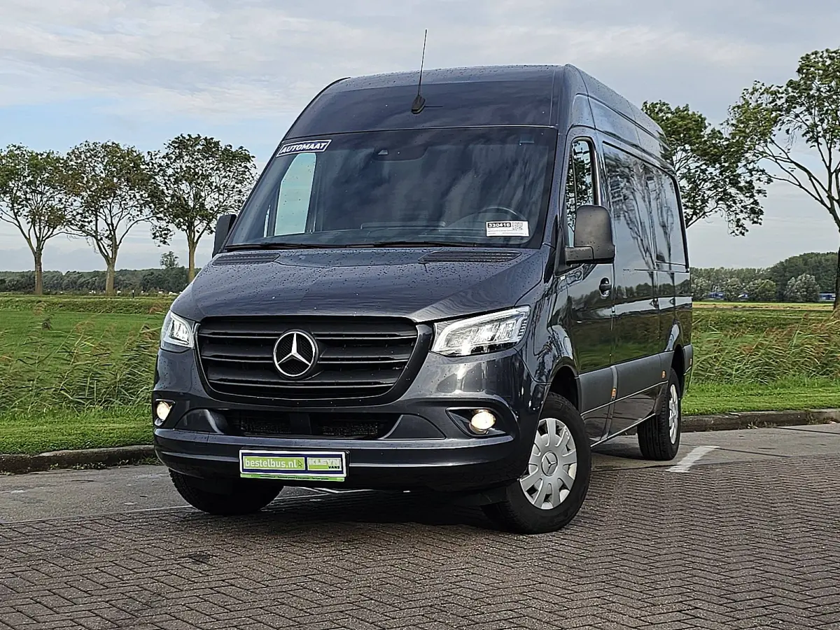 317 1.9 CDI L2H2 RWD Cruise control, Airco, Carplay, Navi, Camera, Led, Lane-assist, Climate control, Dodehoek detectie, 3,5T-trekhaak