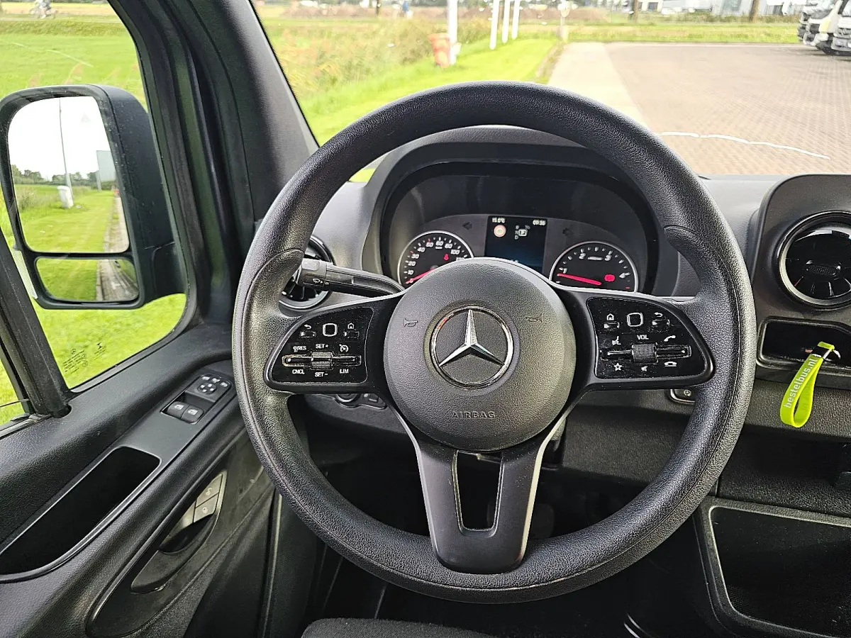 317 1.9 CDI L2H2 RWD Cruise control, Airco, Carplay, Navi, Camera, Led, Lane-assist, Climate control, Dodehoek detectie, 3,5T-trekhaak
