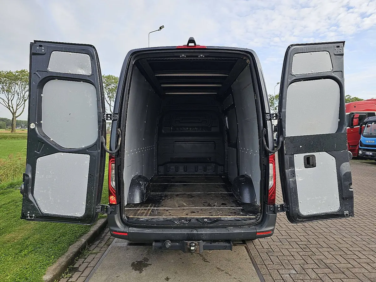 317 1.9 CDI L2H2 RWD Cruise control, Airco, Carplay, Navi, Camera, Led, Lane-assist, Climate control, Dodehoek detectie, 3,5T-trekhaak