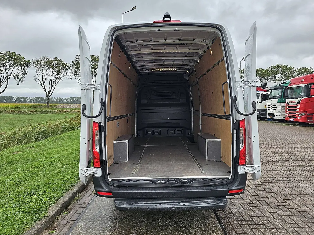 317 1.9 CDI L3H2 Pro Cruise control, Airco, Pdc, Navi, Camera, LED, Carplay, Automaat, Mbux10, Lane-assist, Stoelverwarming, Dodehoek Detectie, Nieuw Model