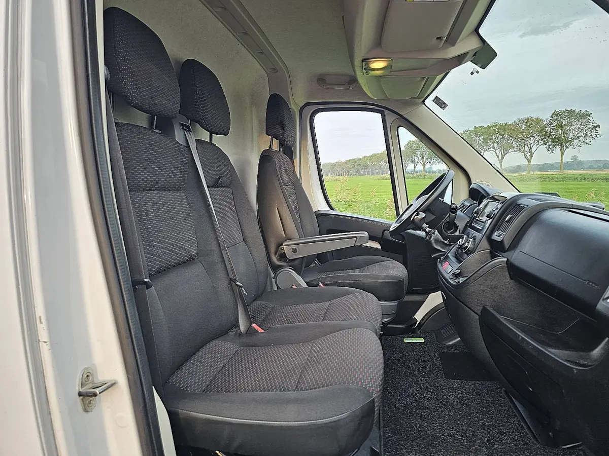 2.2 BlueHDi 120 L2H2 3.3t Cruise control, Airco, Navi, Camera, Dodehoek detectie, Imperiaal, Trap