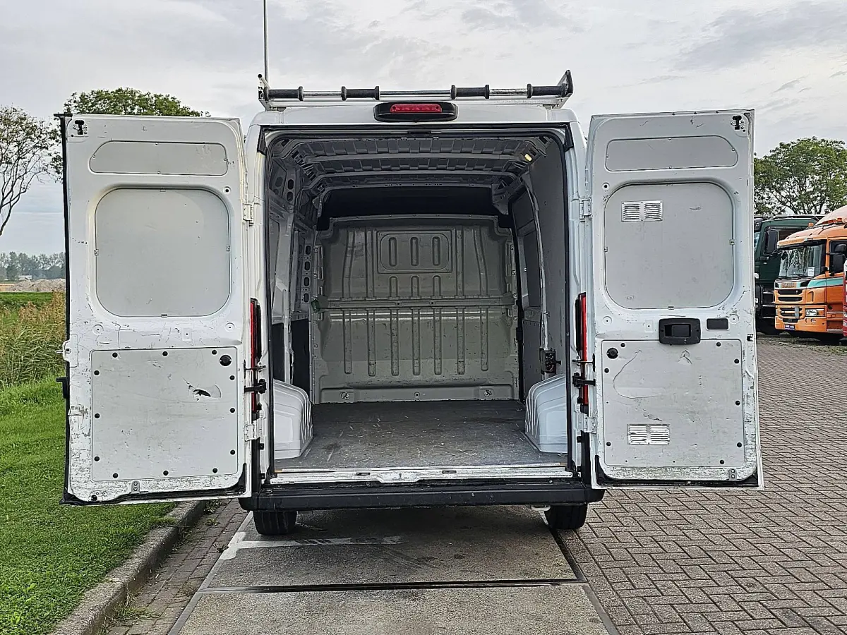 2.2 BlueHDi 120 L2H2 3.3t Cruise control, Airco, Navi, Camera, Dodehoek detectie, Imperiaal, Trap