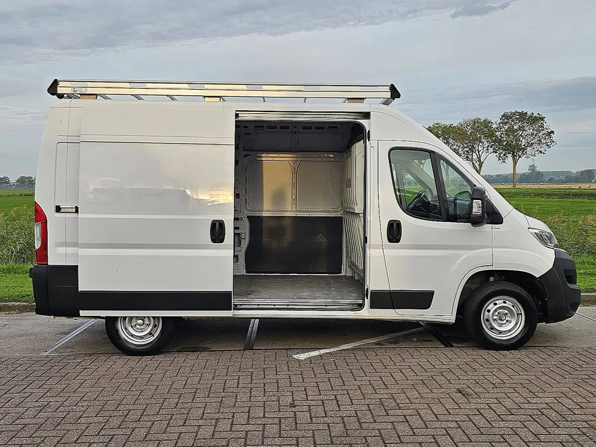 2.2 BlueHDi 120 L2H2 3.3t Cruise control, Airco, Navi, Camera, Dodehoek detectie, Imperiaal, Trap