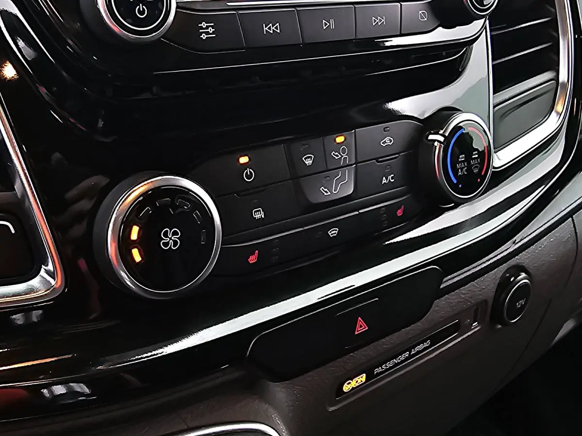 310 2.0 TDCI L2H1 Sport DC Cruise contol, Airco, Pdc, Carplay, Navi, Camera, Stoelverwarming, Trekhaak, Velgen, 170Pk
