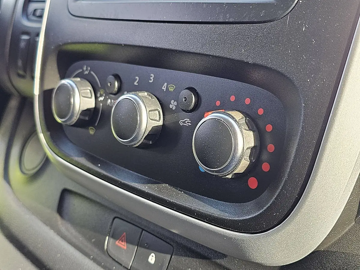 2.0 dCi 120pk T30 L2H1 Comfort airco, navi, pdc, trekhaak, stoelverw.