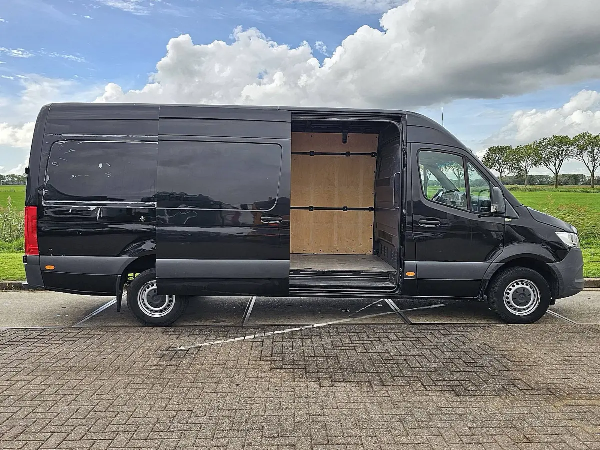 319 3.0 V6 L3H2 EURO6 Airco, Standkachel, Navi, Camera, Climatecontrol, Dodehoek detectie,