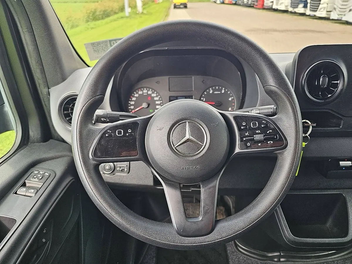 319 3.0 V6 L3H2 EURO6 Airco, Standkachel, Navi, Camera, Climatecontrol, Dodehoek detectie,