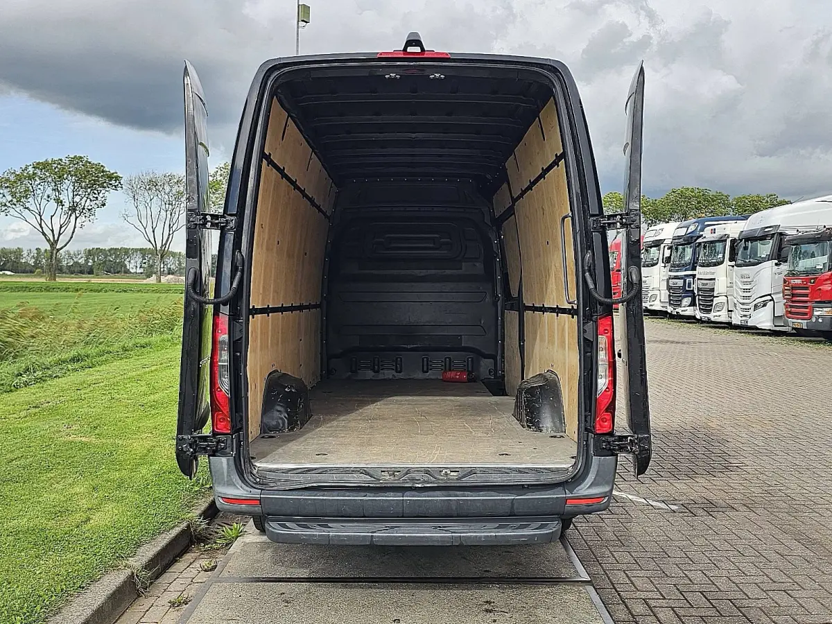 319 3.0 V6 L3H2 EURO6 Airco, Standkachel, Navi, Camera, Climatecontrol, Dodehoek detectie,