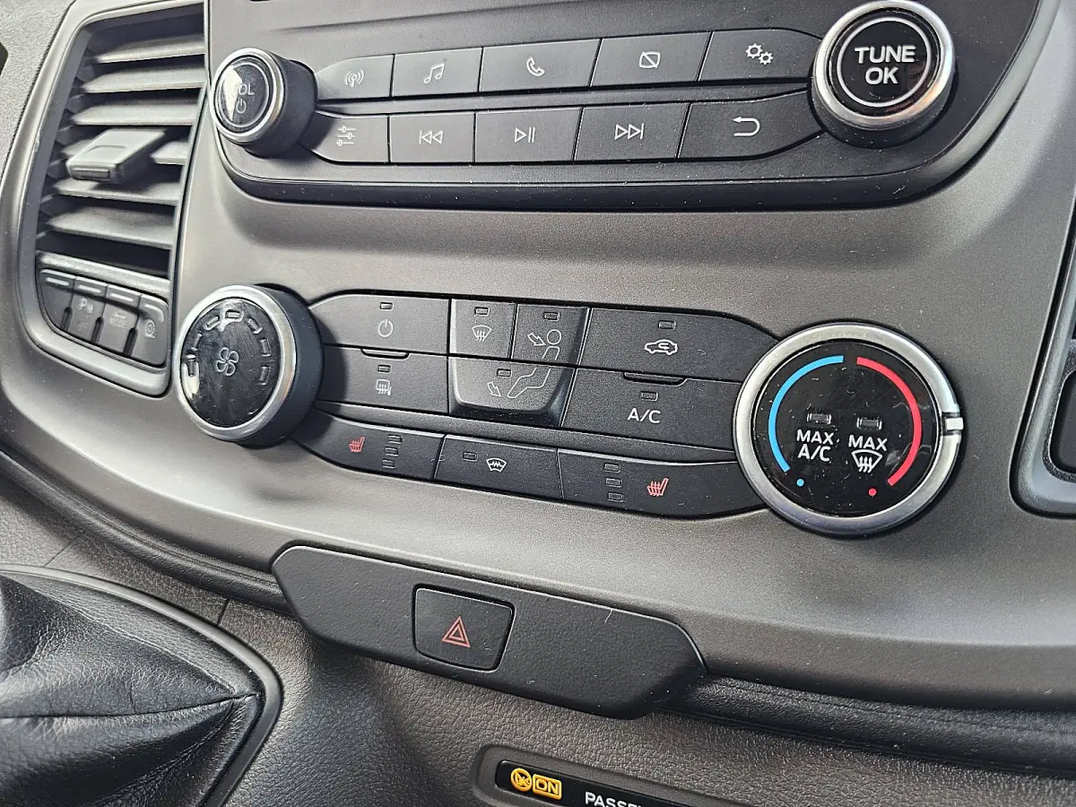 310 2.0 TDCI L3H2 Trend Cruise Control, Airco, Pdc, Camera, Lane-assist, Stoelverwarming, Euro6 131 PK!