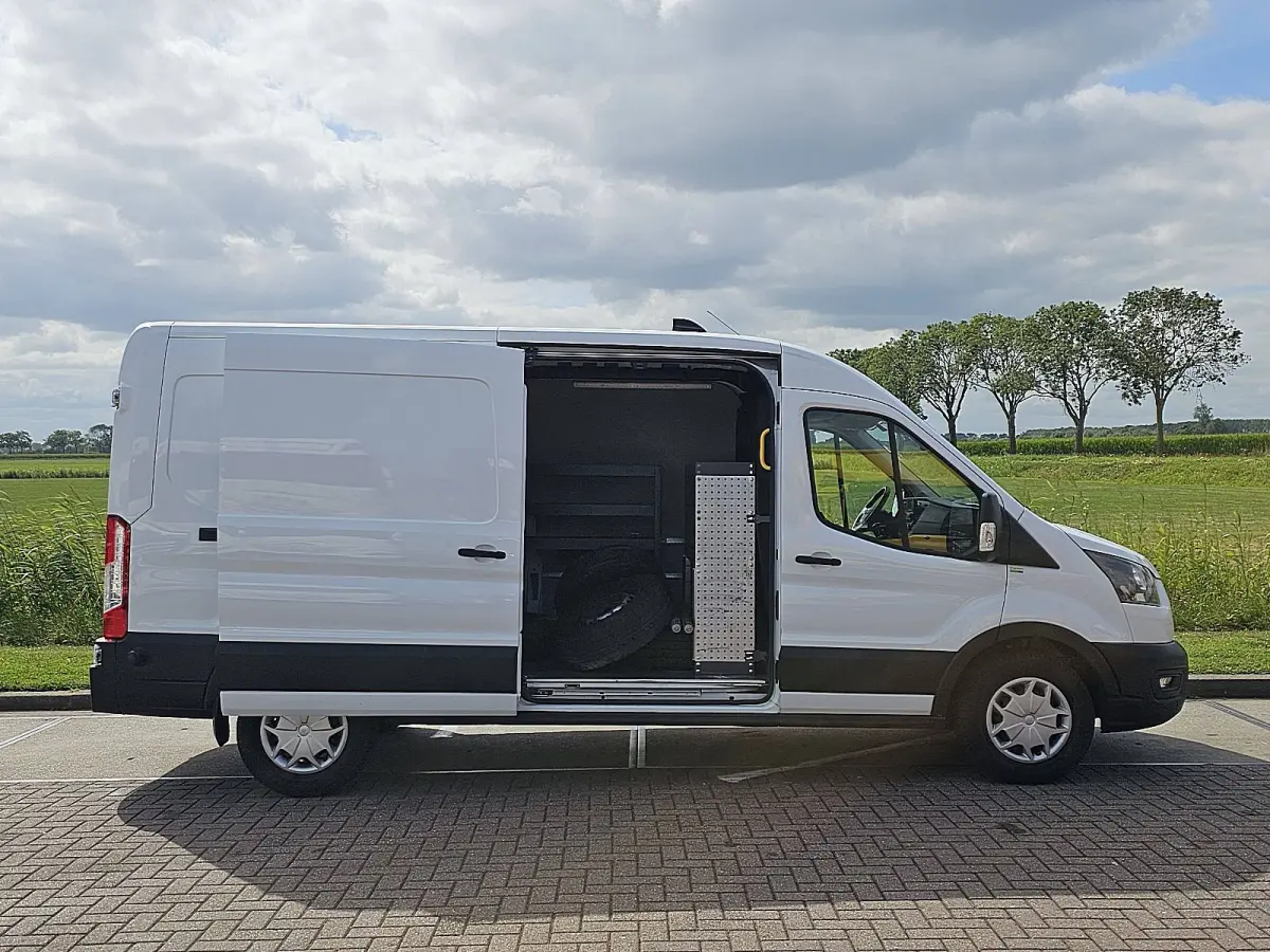 310 2.0 TDCI L3H2 Trend Cruise Control, Airco, Pdc, Camera, Lane-assist, Stoelverwarming, Euro6 131 PK!