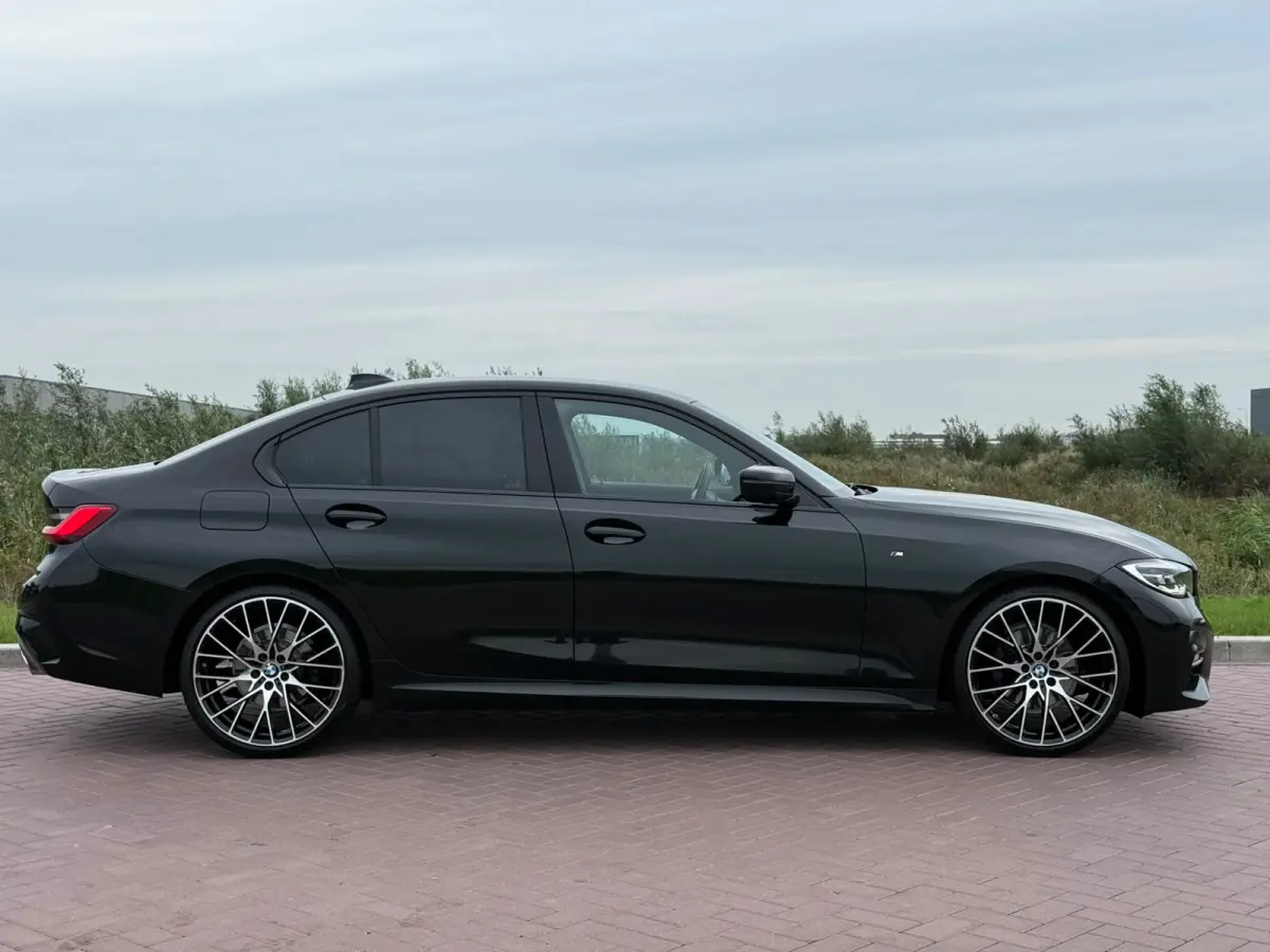 320i High Executive / M Sport / Leder / 20inch M-Performance / 256PK