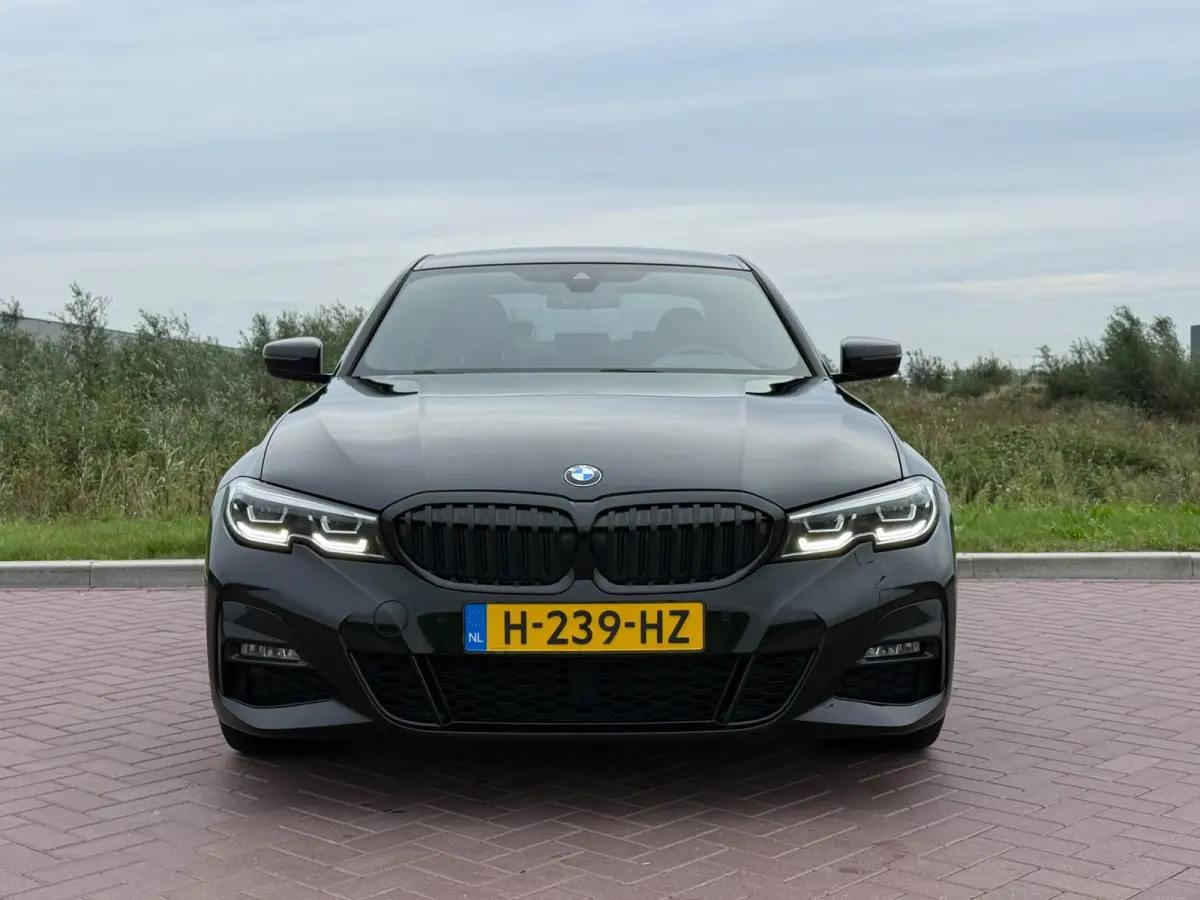 320i High Executive / M Sport / Leder / 20inch M-Performance / 256PK