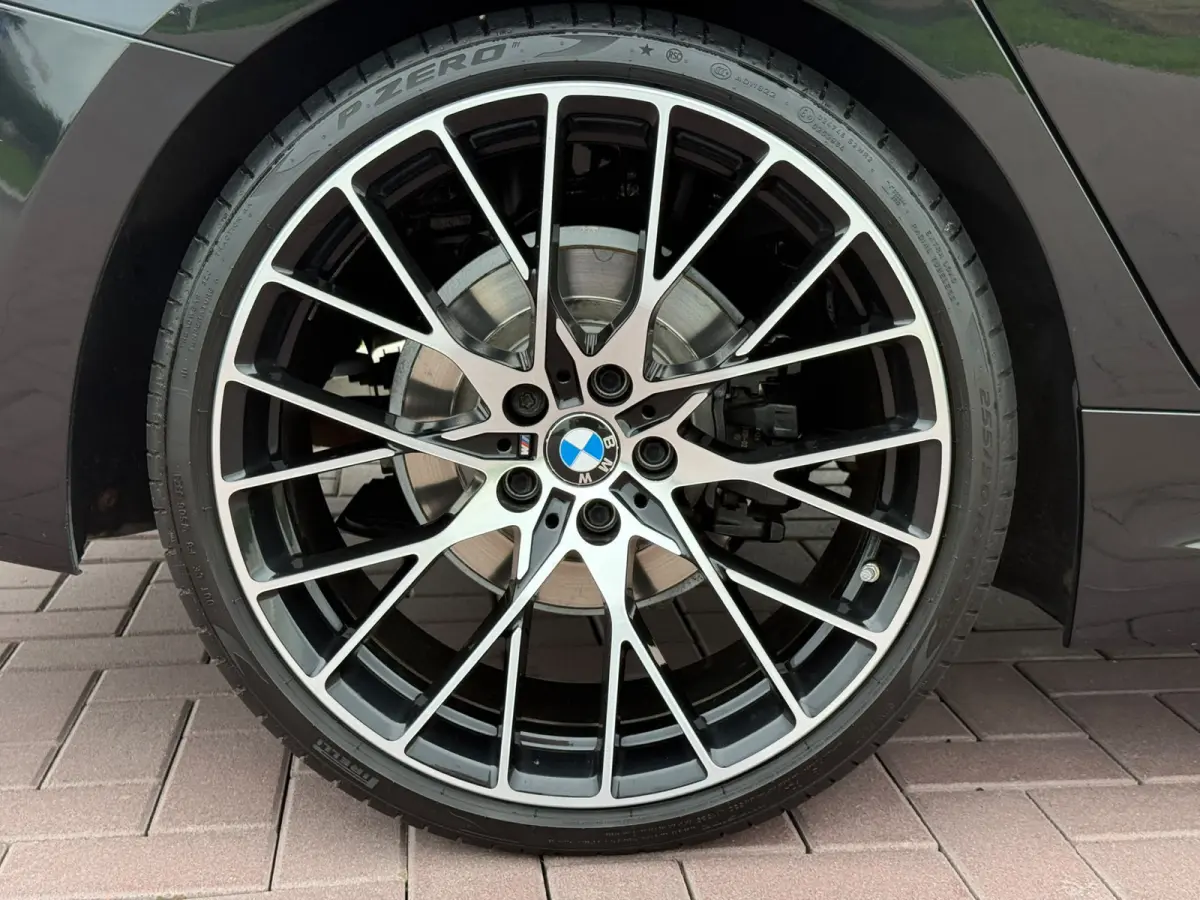 320i High Executive / M Sport / Leder / 20inch M-Performance / 256PK