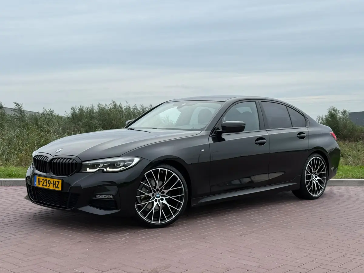 320i High Executive / M Sport / Leder / 20inch M-Performance / Dealer onderhouden