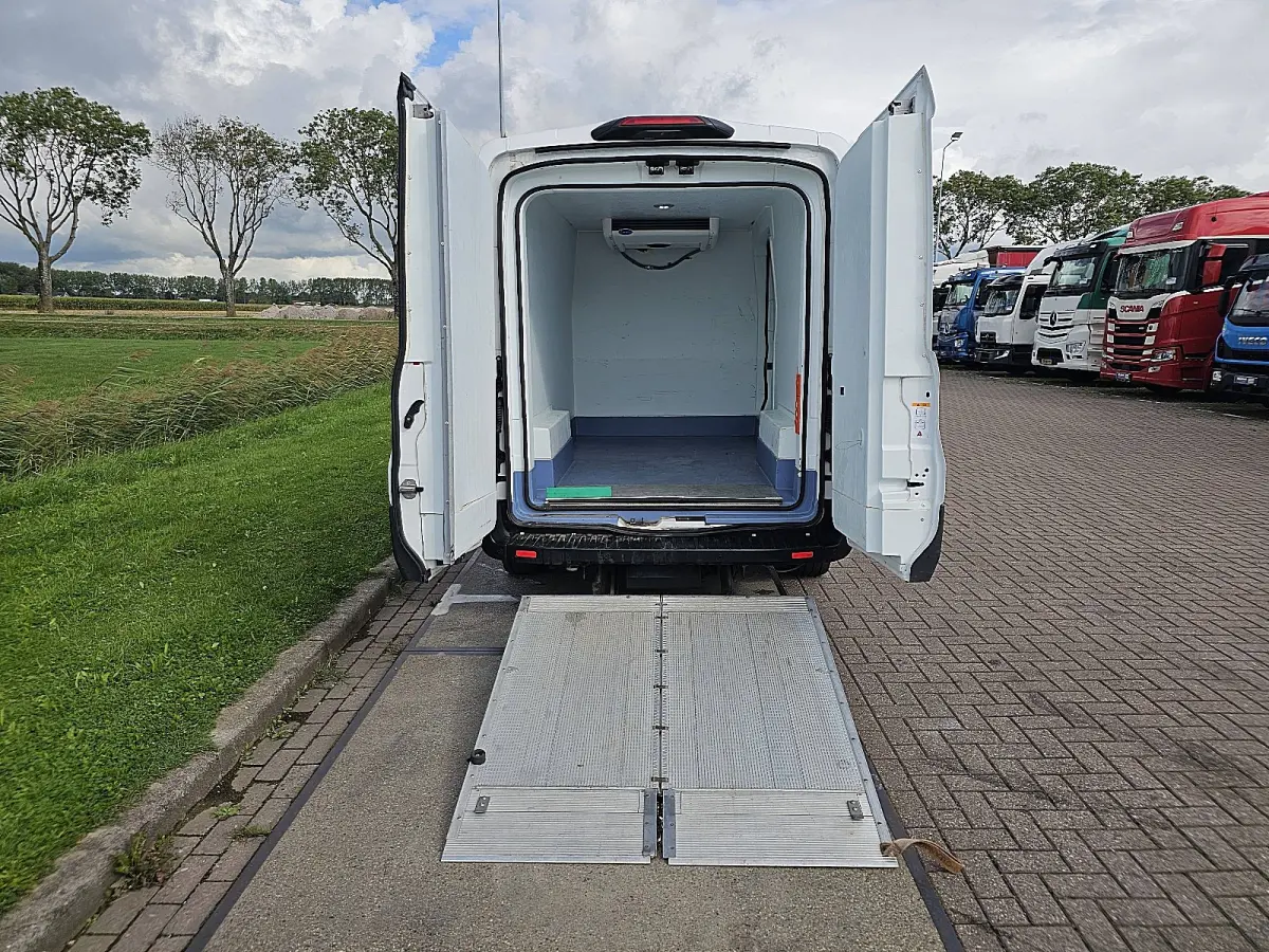 350 2.0 TDCI L2H2 Trend AWD Cruise control, Airco, Pdc, Carplay, Camera, Dodehoek detectie, Koelen/Vriezen, Nacht/Dag koeling