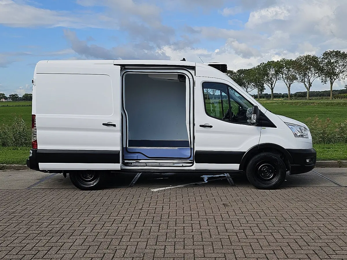 350 2.0 TDCI L2H2 Trend AWD Cruise control, Airco, Pdc, Carplay, Camera, Dodehoek detectie, Koelen/Vriezen, Nacht/Dag koeling