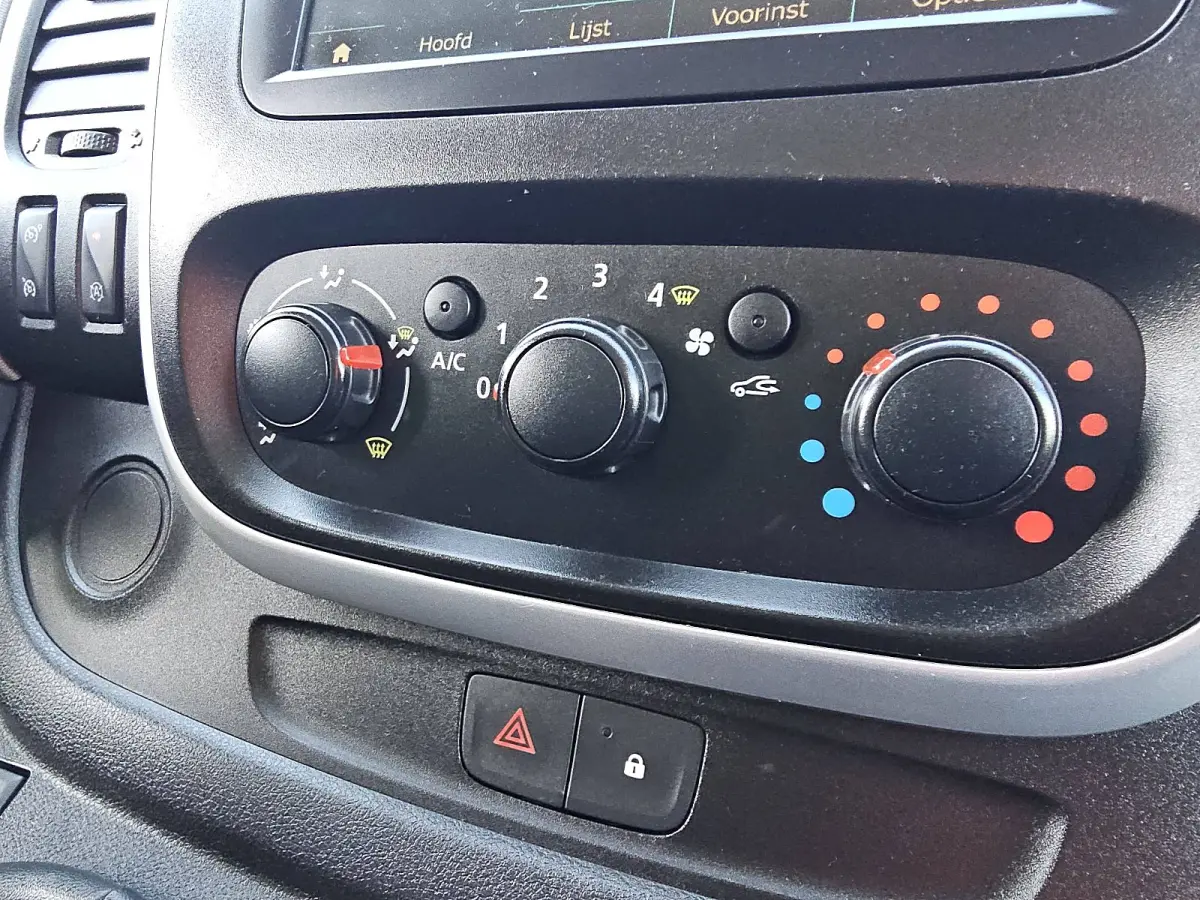 1.6 dCi T29 L1H1 Comfort Energy airco, navi, pdc, imperiaal, trekhaak, kastjes