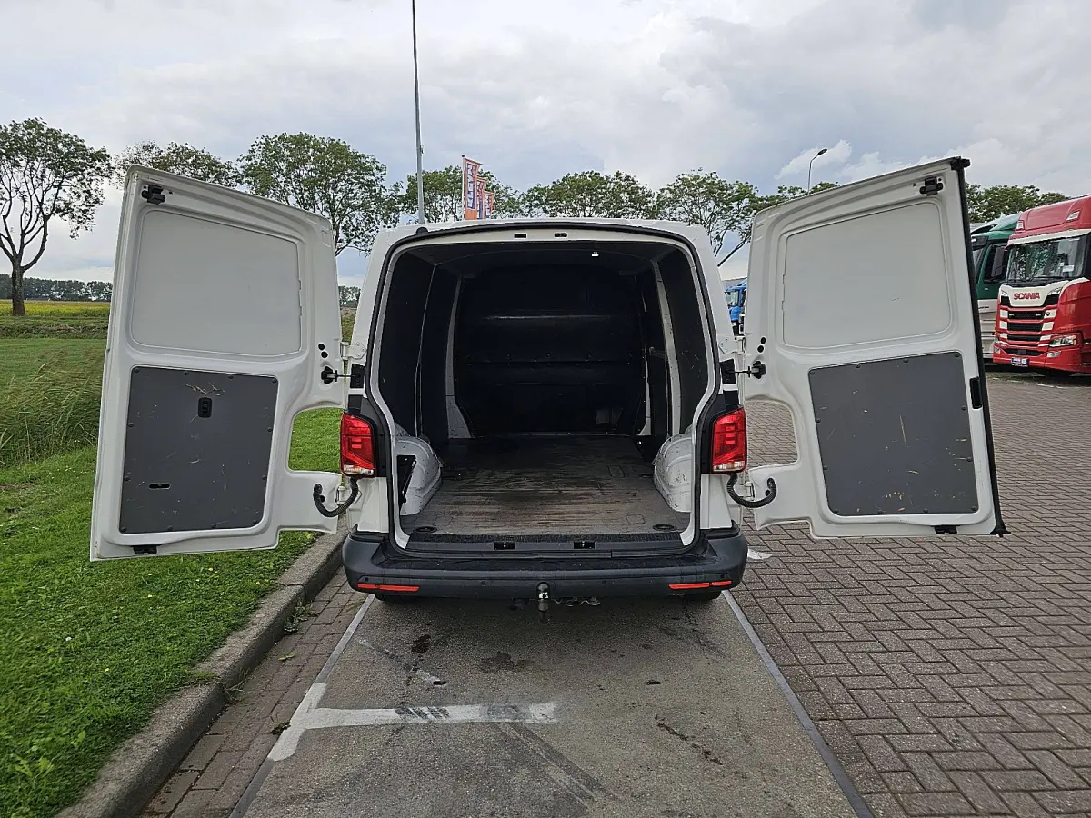 2.0 TDI L2H1 Cruise control, Airco, Pdc, Stoelverwarming, Trekhaak, 3-Zits