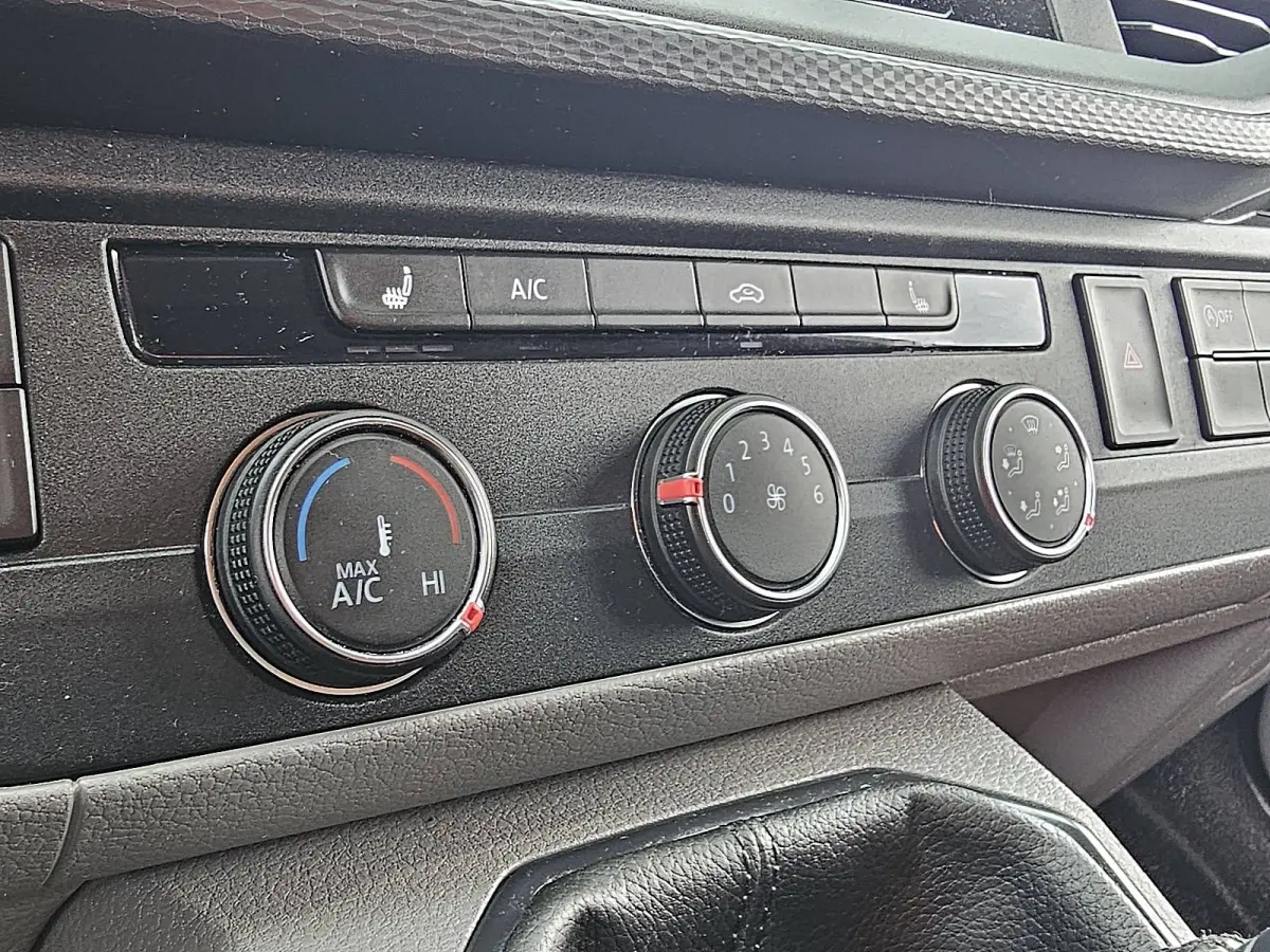 2.0 TDI L2H1 Cruise control, Airco, Pdc, Stoelverwarming, Trekhaak, 3-Zits