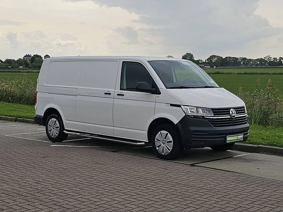 2.0 TDI L2H1 Cruise control, Airco, Pdc, Stoelverwarming, Trekhaak, 3-Zits