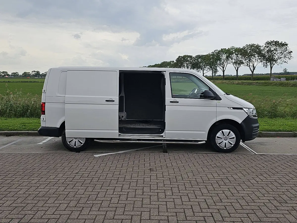 2.0 TDI L2H1 Cruise control, Airco, Pdc, Stoelverwarming, Trekhaak, 3-Zits