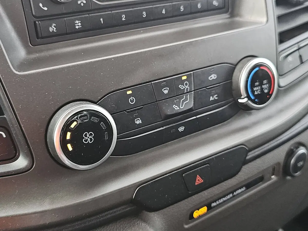 330 2.0 L2H1 Open Laadbak Cruise control, Airco, Enkele cabine, 130Pk, 1e Eigenaar, Onderhouds-Historie, 3-Zits
