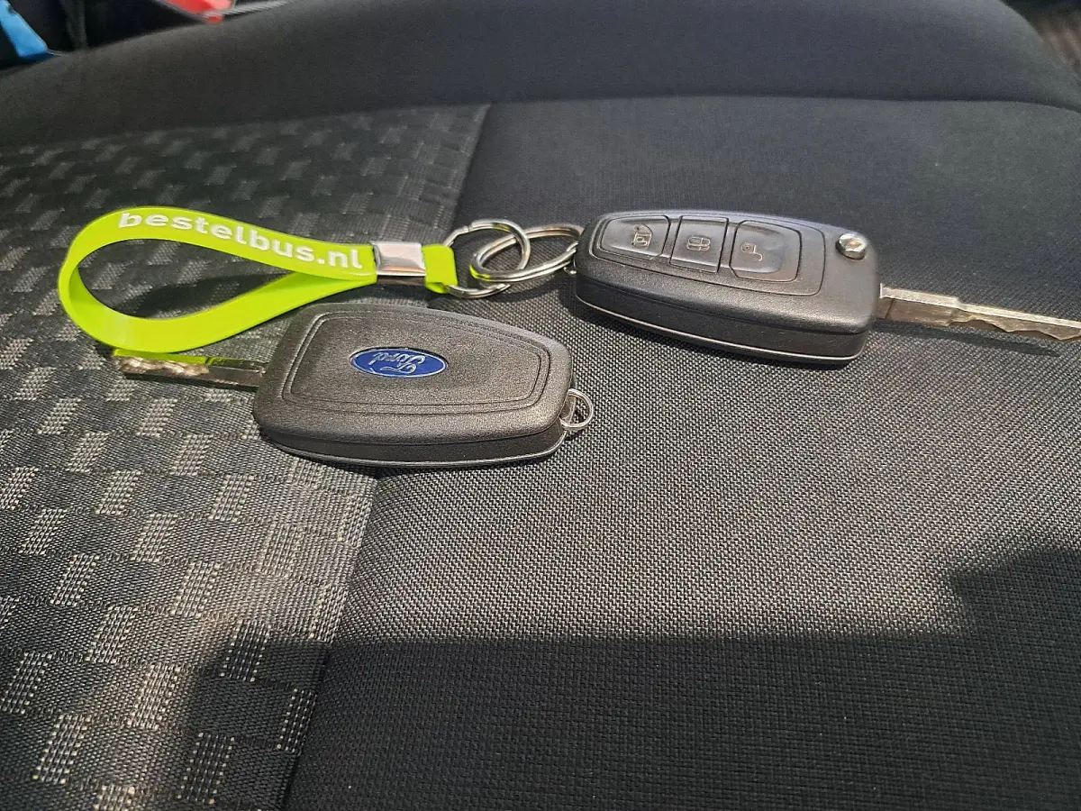 330 2.0 L2H1 Open Laadbak Cruise control, Airco, Enkele cabine, 130Pk, 1e Eigenaar, Onderhouds-Historie, 3-Zits
