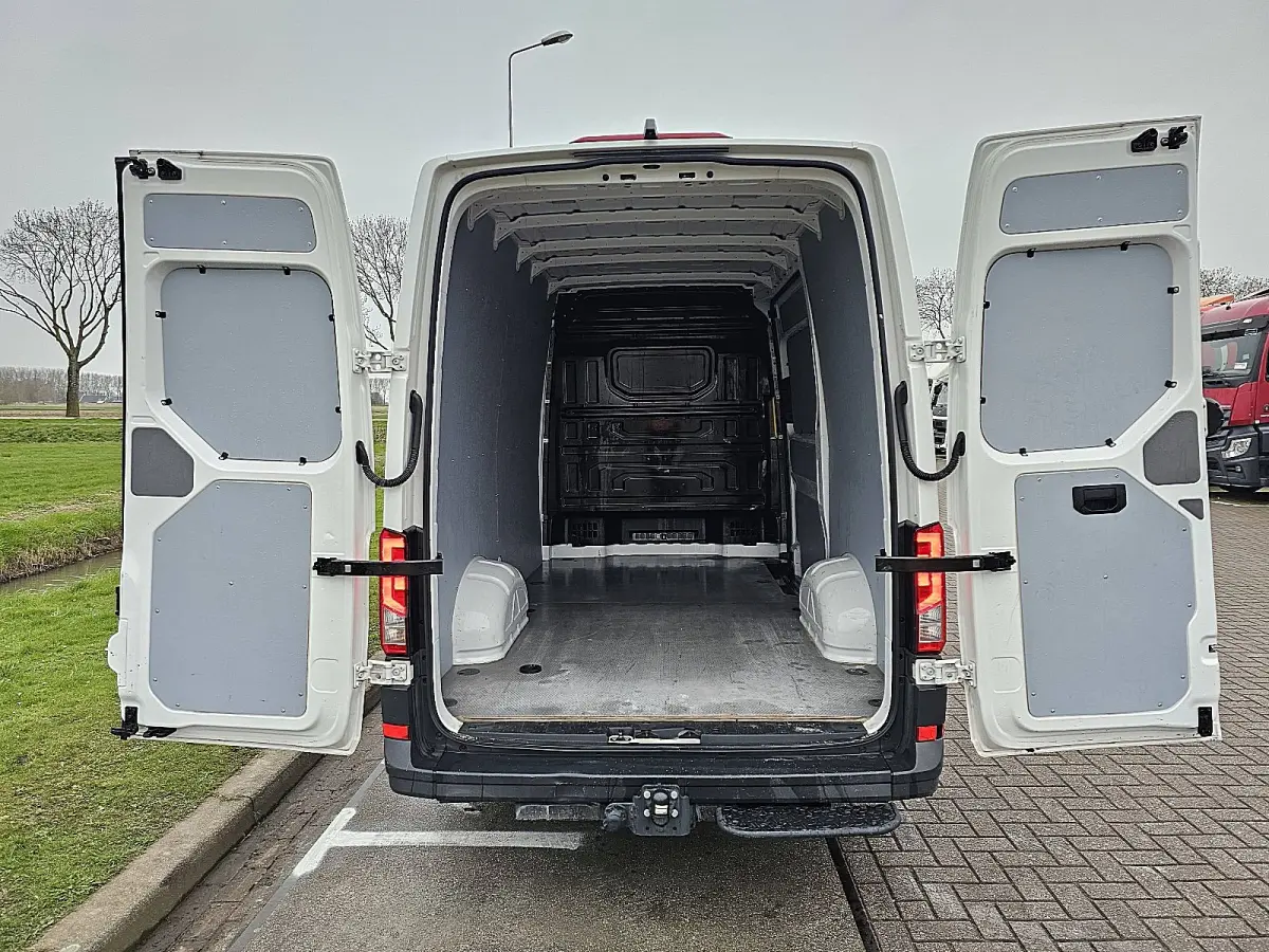 35 2.0 TDI L3H3 140Pk Aut Trekhaak Camera CarPlay Leer Euro6!