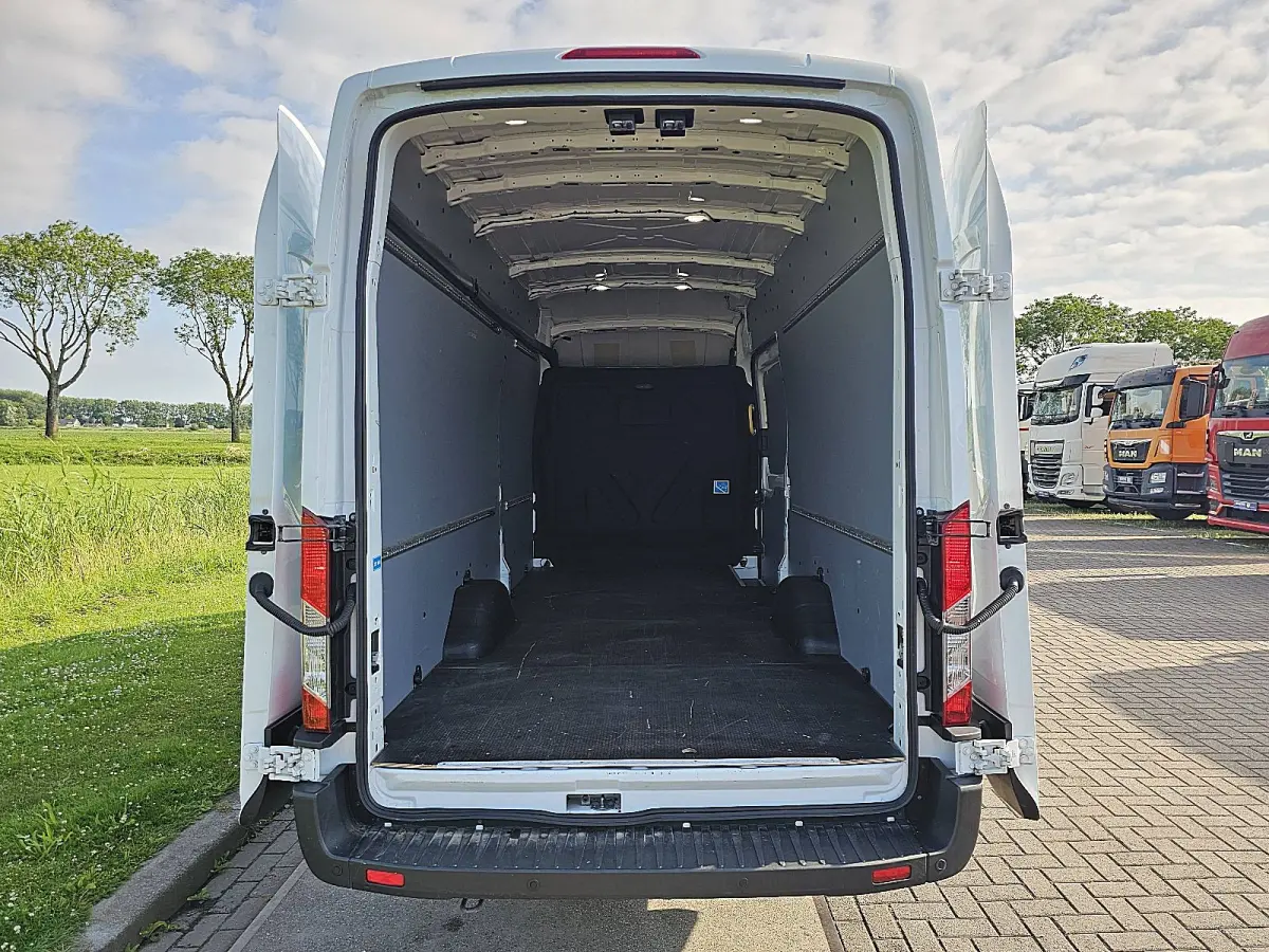 350 2.0 TDCI L4H3 Trend 131pk | Camera | Navi | Verlengde Fabrieksgarantie | Parkeersensoren | 3zits | 256° deuren