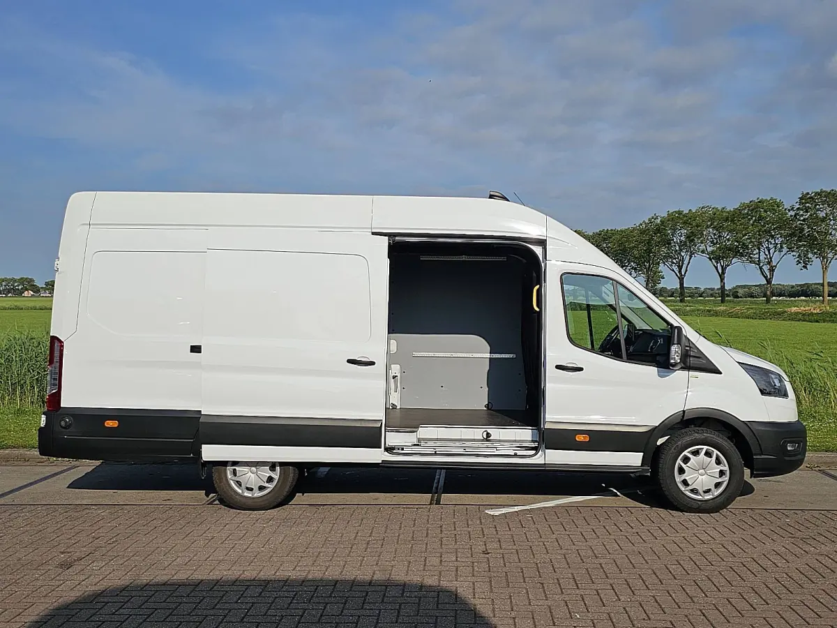 350 2.0 TDCI L4H3 Trend 131pk | Camera | Navi | Verlengde Fabrieksgarantie | Parkeersensoren | 3zits | 256° deuren