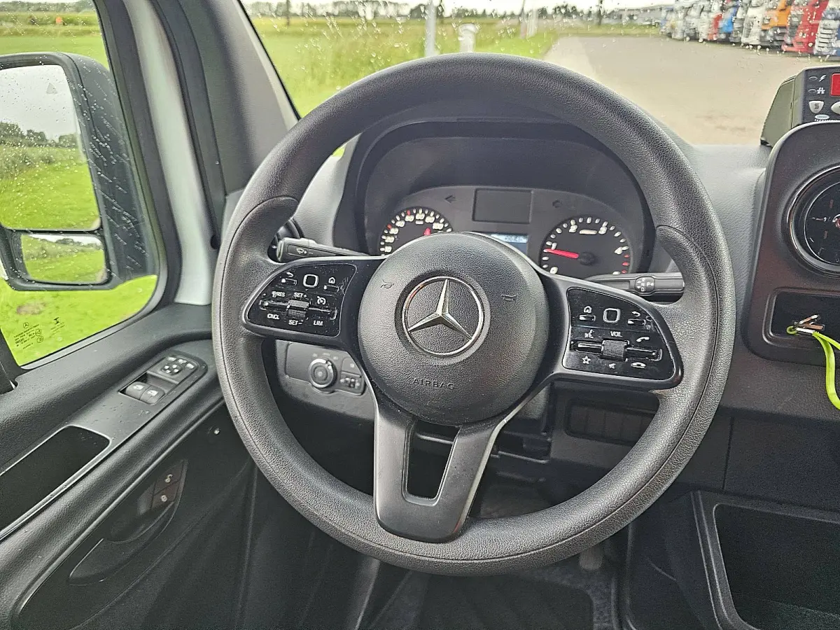 315 L2H1 RWD Koeler carrier, Cruise control, Tachograaf, Pdc, Carplay, 360 Gr.- Camera, Lane-assit, Stoelverwarming, Dodehoek detectie,