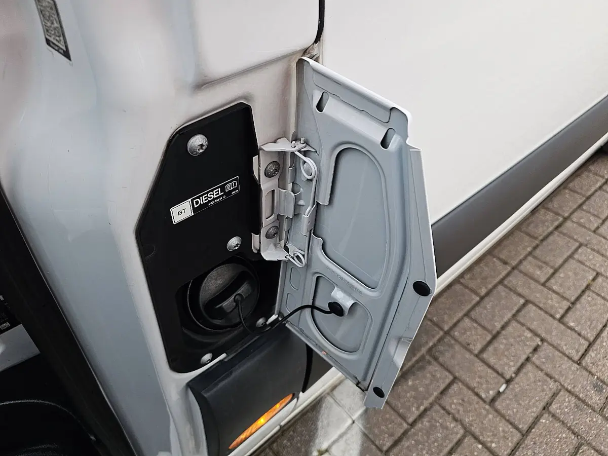 315 L2H1 RWD Koeler carrier, Cruise control, Tachograaf, Pdc, Carplay, 360 Gr.- Camera, Lane-assit, Stoelverwarming, Dodehoek detectie,
