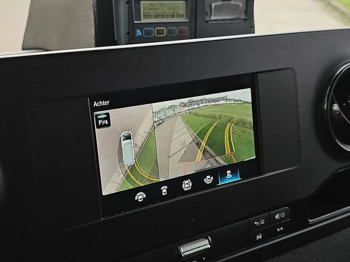 315 L2H1 RWD Koeler carrier, Cruise control, Tachograaf, Pdc, Carplay, 360 Gr.- Camera, Lane-assit, Stoelverwarming, Dodehoek detectie,