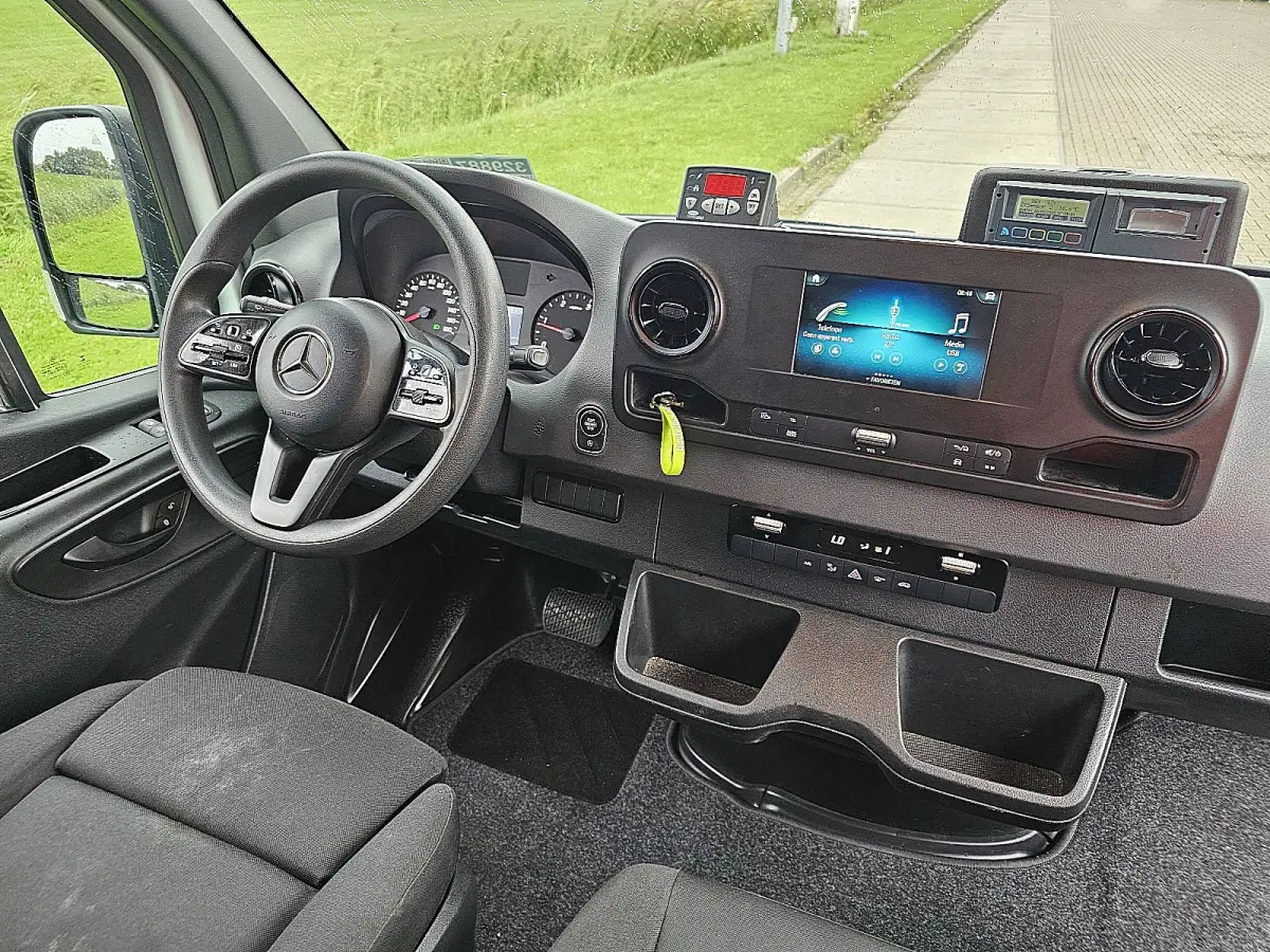 315 L2H1 RWD Koeler carrier, Cruise control, Tachograaf, Pdc, Carplay, 360 Gr.- Camera, Lane-assit, Stoelverwarming, Dodehoek detectie,