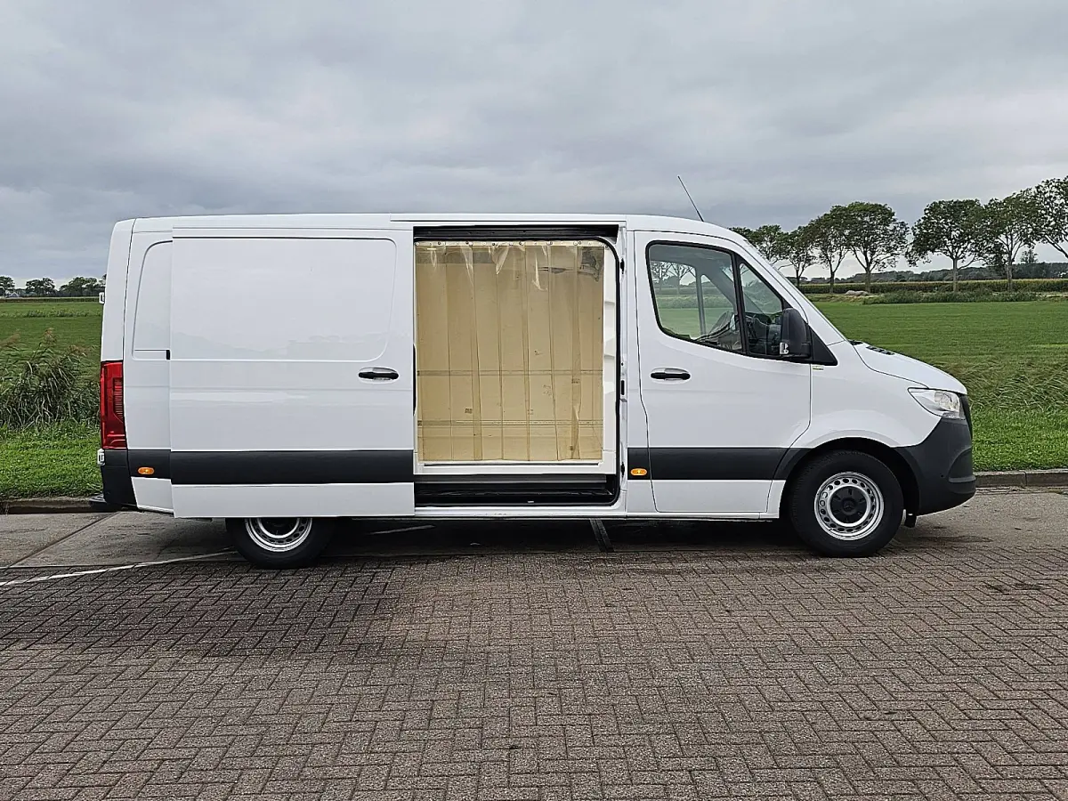 315 L2H1 RWD Koeler carrier, Cruise control, Tachograaf, Pdc, Carplay, 360 Gr.- Camera, Lane-assit, Stoelverwarming, Dodehoek detectie,
