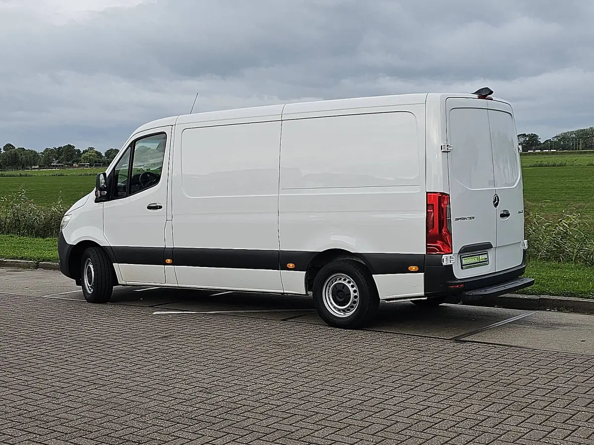 315 L2H1 RWD Koeler carrier, Cruise control, Tachograaf, Pdc, Carplay, 360 Gr.- Camera, Lane-assit, Stoelverwarming, Dodehoek detectie,
