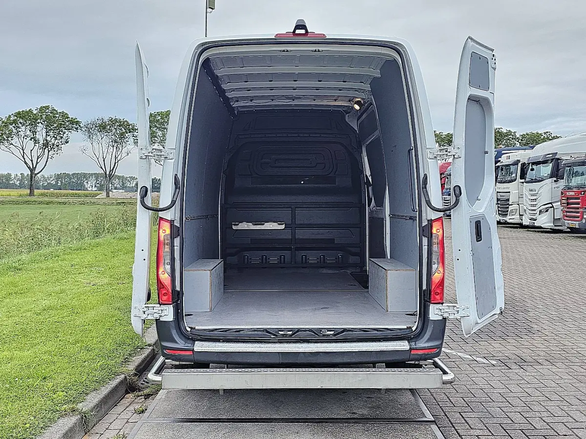 315 L2H2 RWD Cruise control, Airco, Carplay, Camera, Dodehoek detectie, Automaat, Orgineel NL