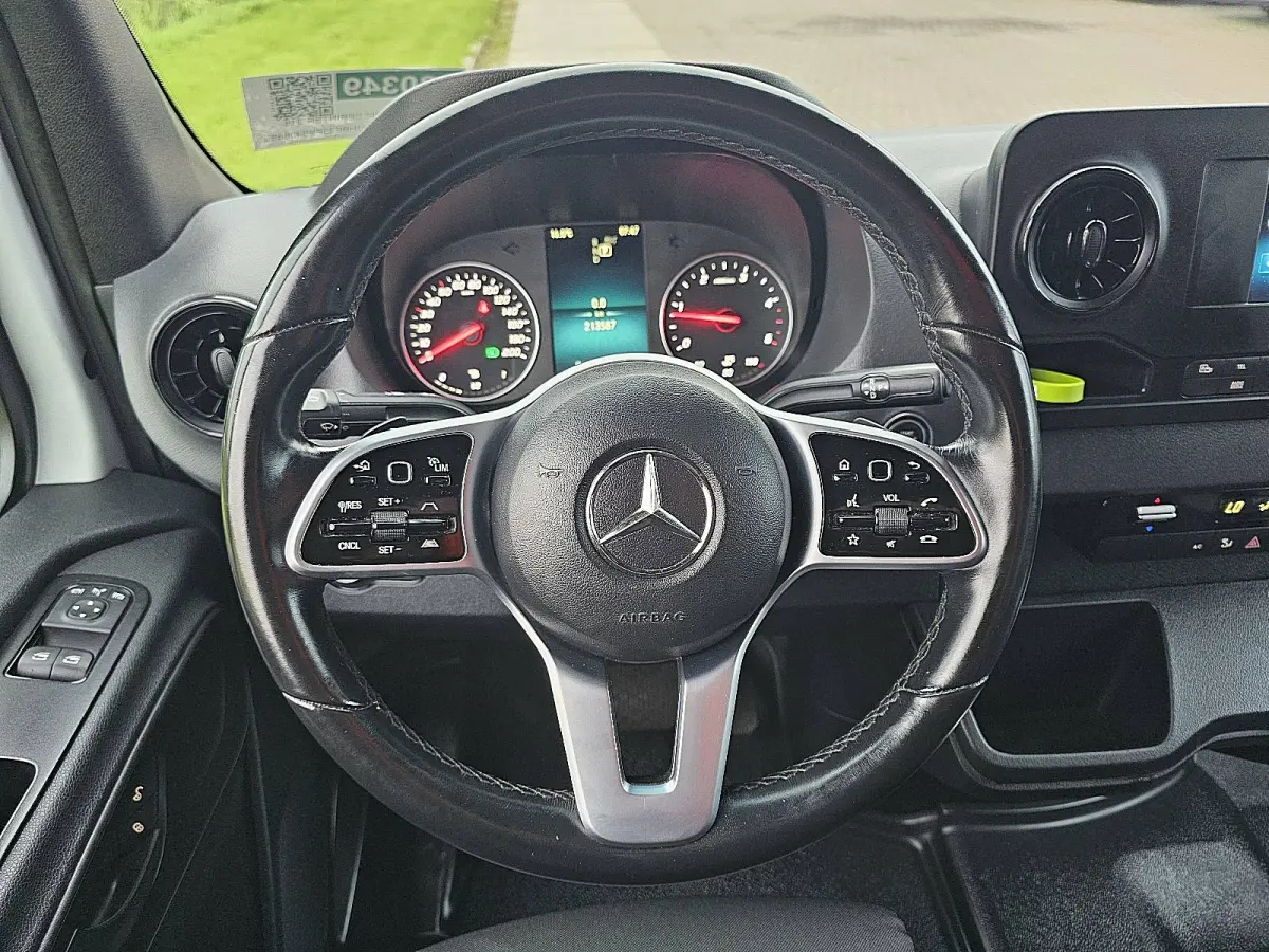 315 L2H2 RWD Cruise control, Airco, Carplay, Camera, Dodehoek detectie, Automaat, Orgineel NL