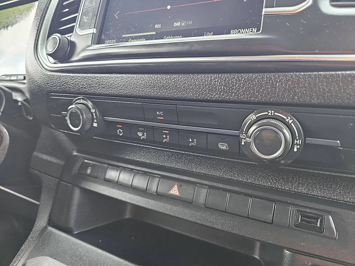 2.0 Diesel 145 L3 DC XL, dubbele cabine, airco, navi, pdcl, trekhaak