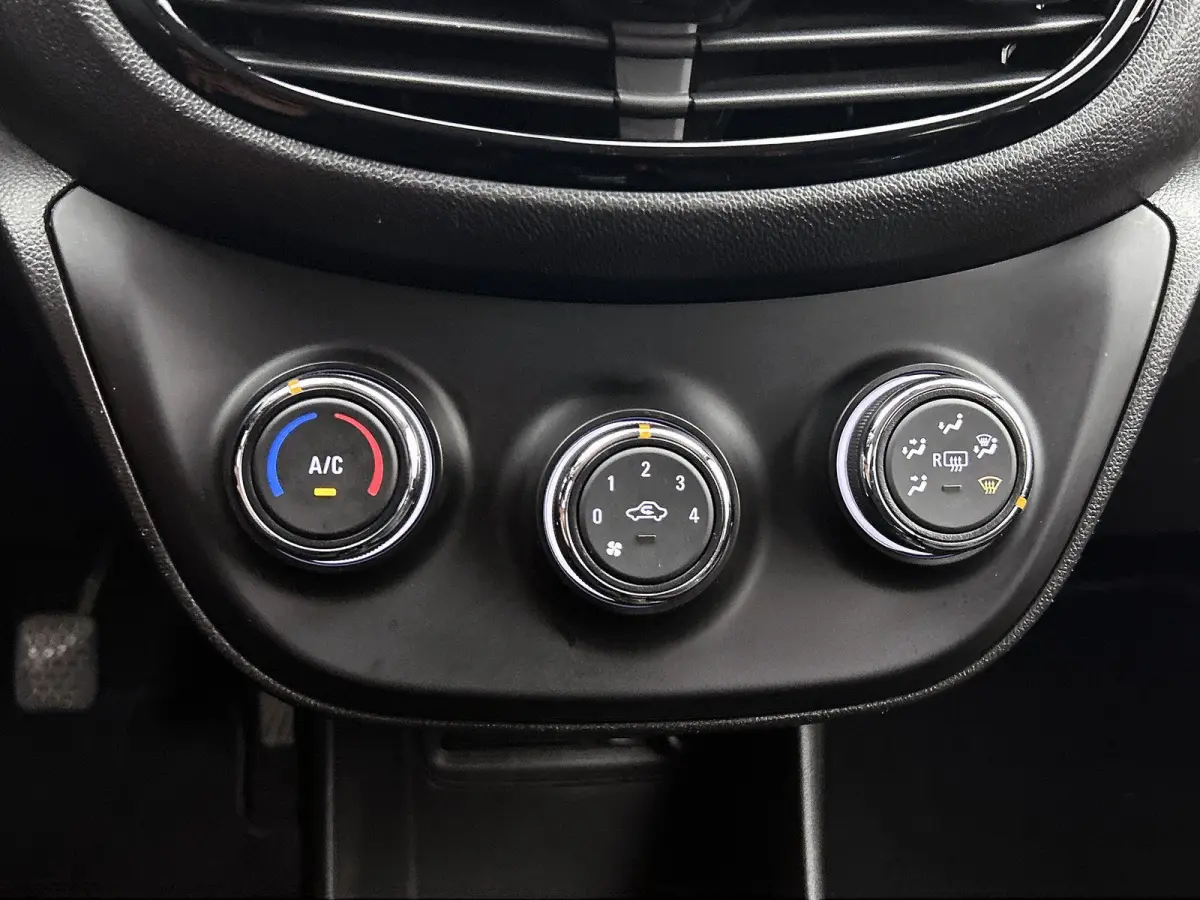 1.0 72pk Online Edition | Apple Carplay/Android Auto | Airco | Cruise Control | IsoFix | 15"LMV |