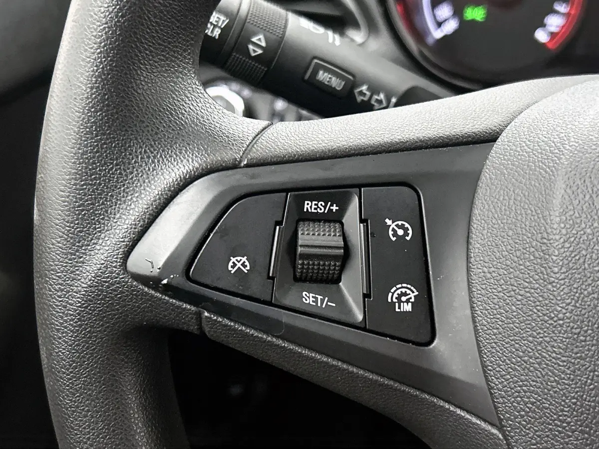 1.0 72pk Online Edition | Apple Carplay/Android Auto | Airco | Cruise Control | IsoFix | 15"LMV |
