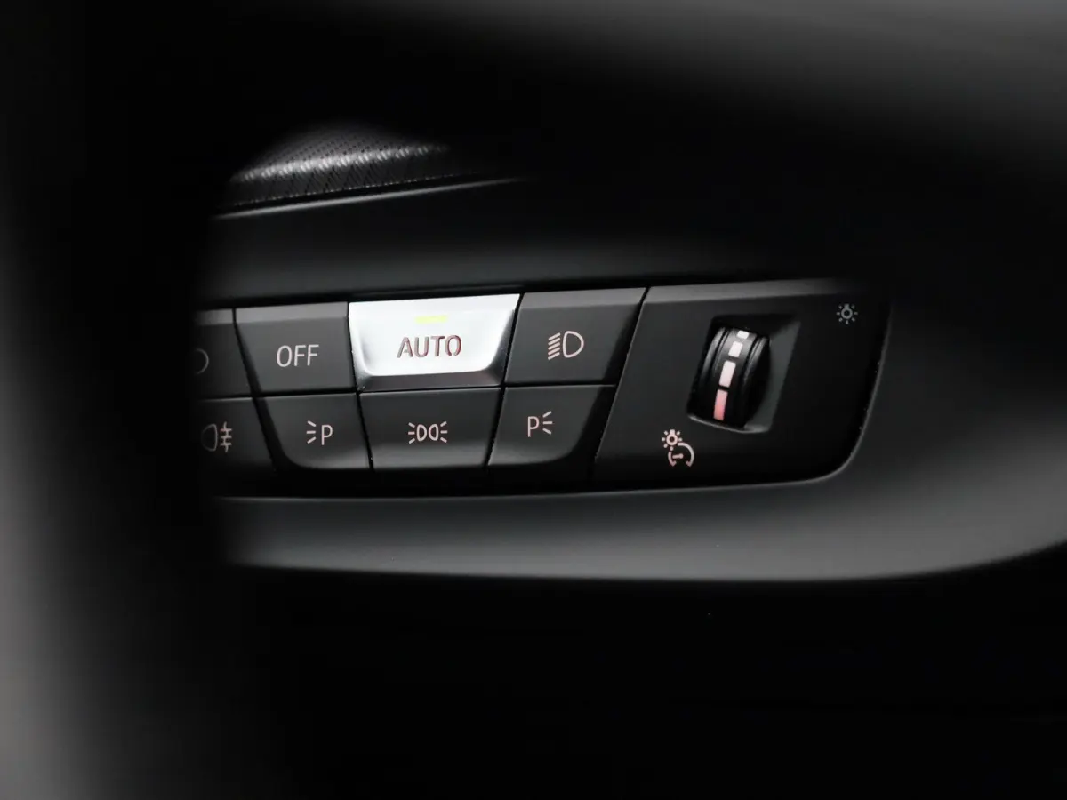 118i Executive | AUTOMAAT | CARPLAY | LICHTMETALEN VELGEN | 12 MAANDEN BOVAGGARANTIE |