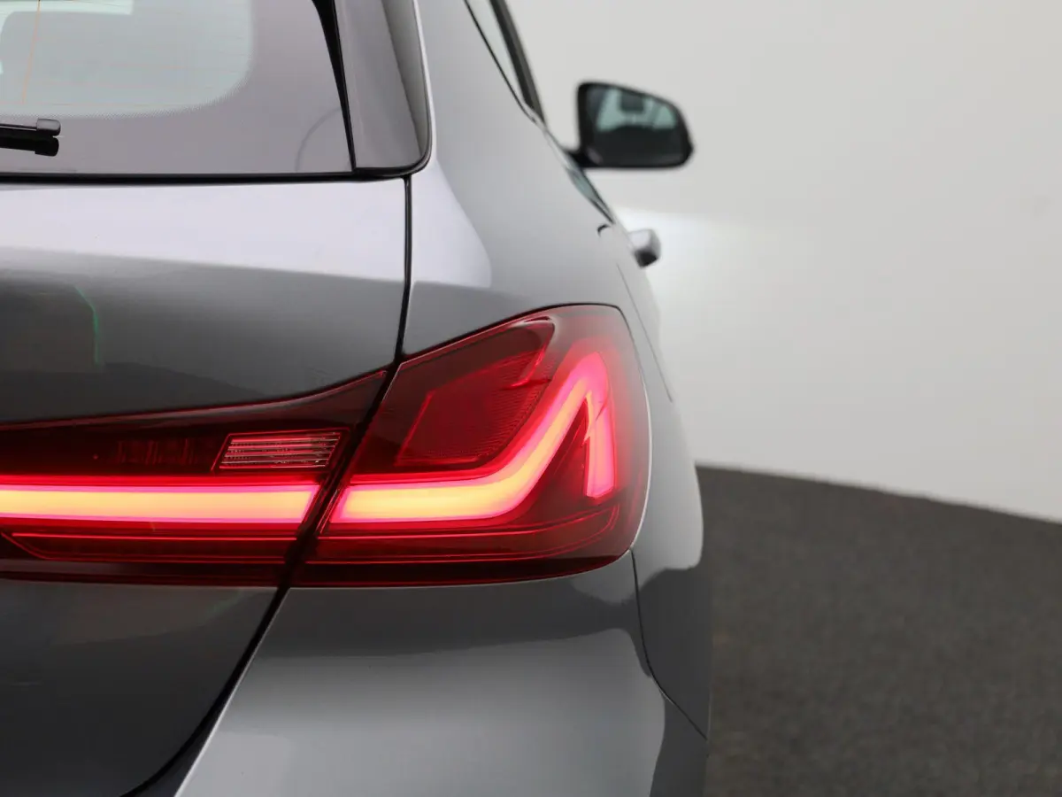 118i Executive | AUTOMAAT | CARPLAY | LICHTMETALEN VELGEN | 12 MAANDEN BOVAGGARANTIE |
