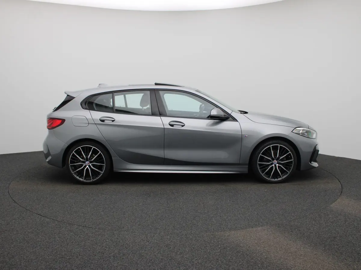 118i Executive | AUTOMAAT | CARPLAY | LICHTMETALEN VELGEN | 12 MAANDEN BOVAGGARANTIE |