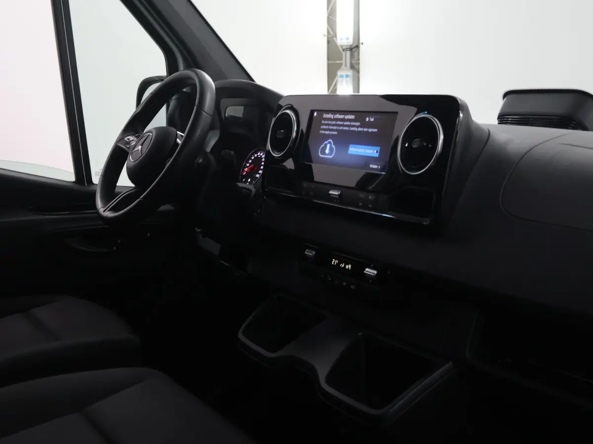 317 CDI | AUT. | L3 H2 | LED KOPLAMPEN | 3-ZITS | NAVIGATIE | PARKEERCAMERA | STOELVERWARMING | CERTIFIED