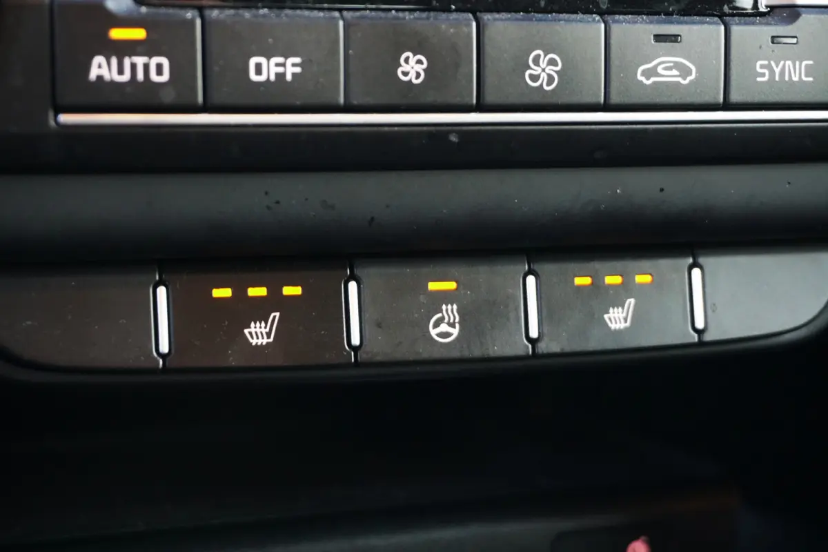 1.0 T-GDi | LEDER | FULL LED | STOEL/ STUURVER. | TREKHAAK