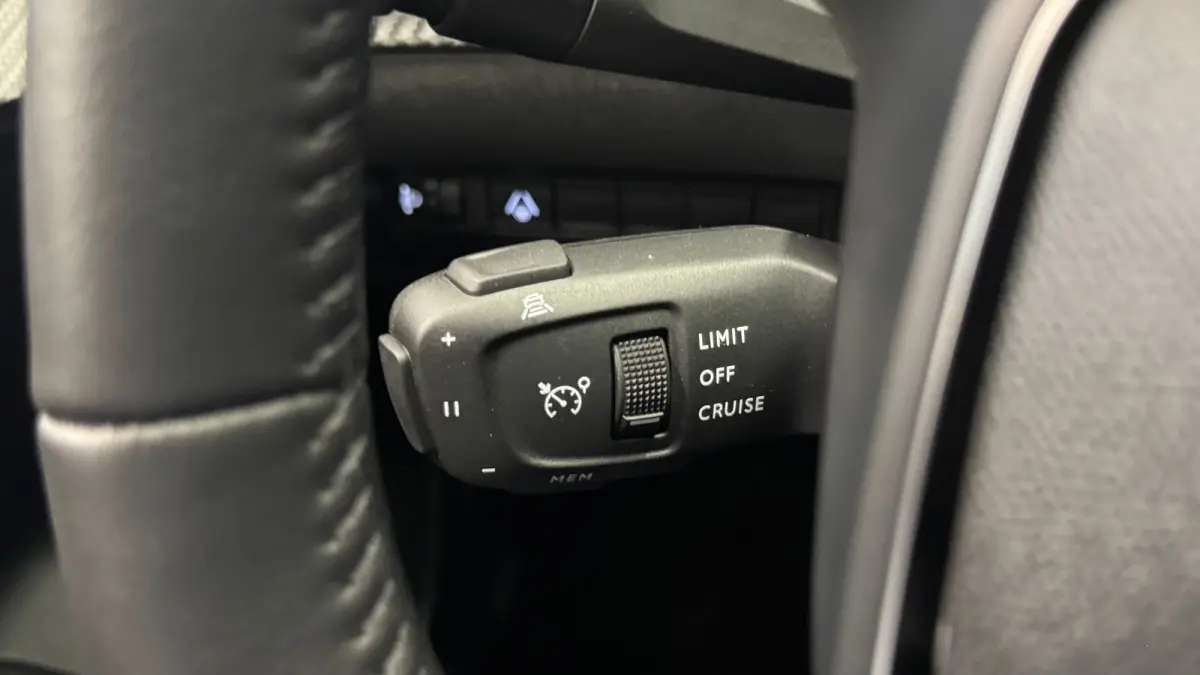 1.2 HYBRID 145PK ALLURE AUTOMAAT / TOT 8 JAAR GARANTIE / NAVI / LEDER / CLIMA / LED / PDC / 17" LMV / KEYLESS / 360 CAMERA / CRUISECONTROL / 1E EIGENAAR / NIEUWSTAAT !!