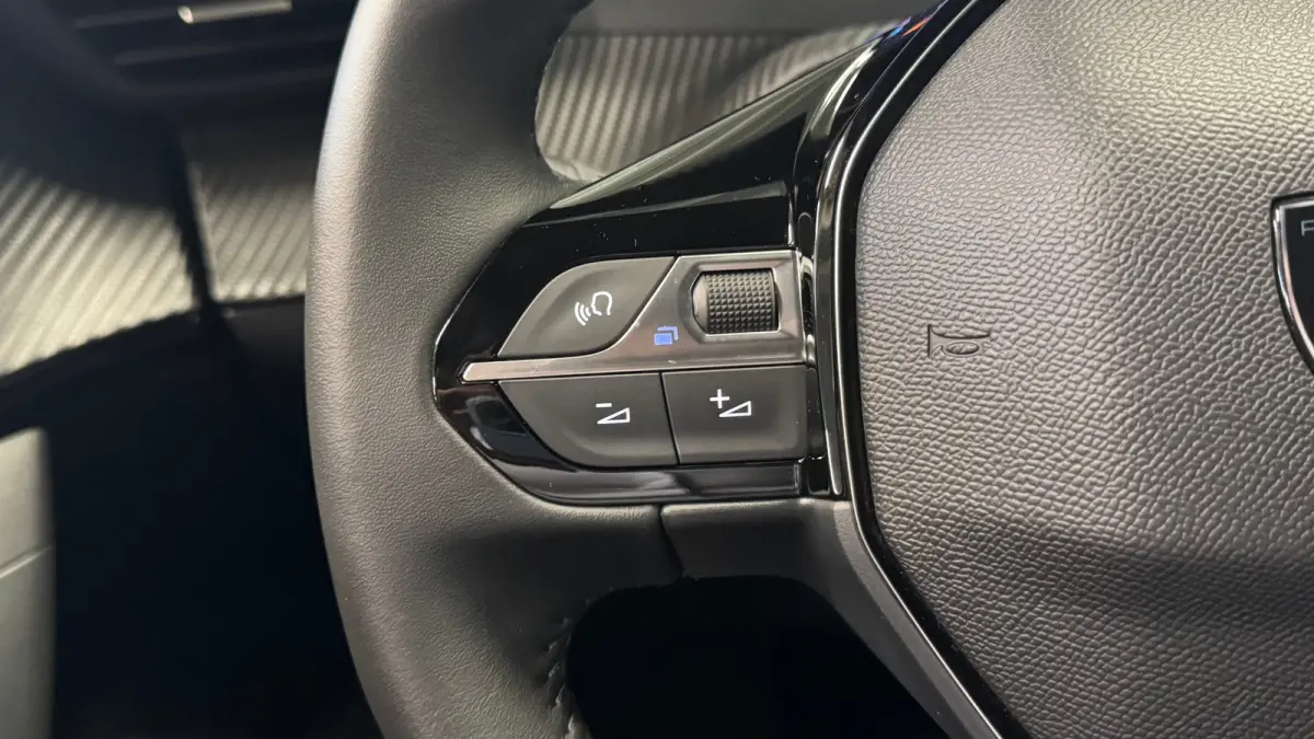 1.2 HYBRID 145PK ALLURE AUTOMAAT / TOT 8 JAAR GARANTIE / NAVI / LEDER / CLIMA / LED / PDC / 17" LMV / KEYLESS / 360 CAMERA / CRUISECONTROL / 1E EIGENAAR / NIEUWSTAAT !!