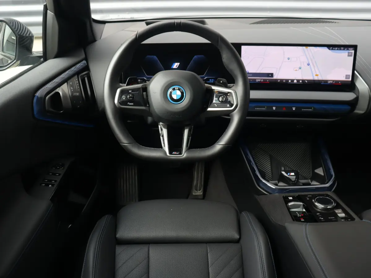 30e xDrive | M Sportpakket Pro | Panodak | Trekhaak | Driving Assistant Prof. | Head-Up | Parking Assistant Prof. | Harman Kardon | Elektr. Stoelen | Stuurwiel Verwarmd | 21'' LMV